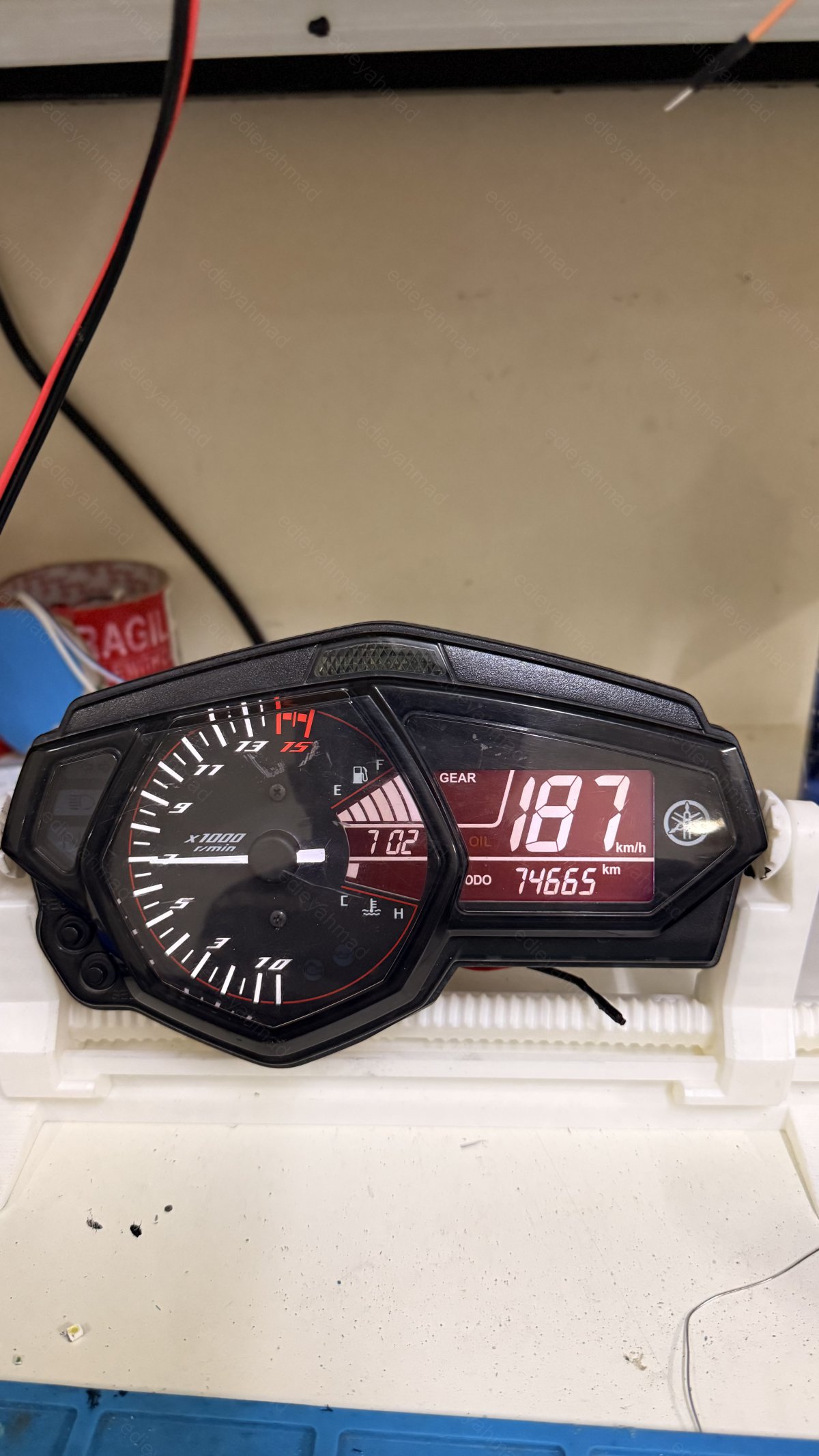 Yamaha R25 v1 Invert display